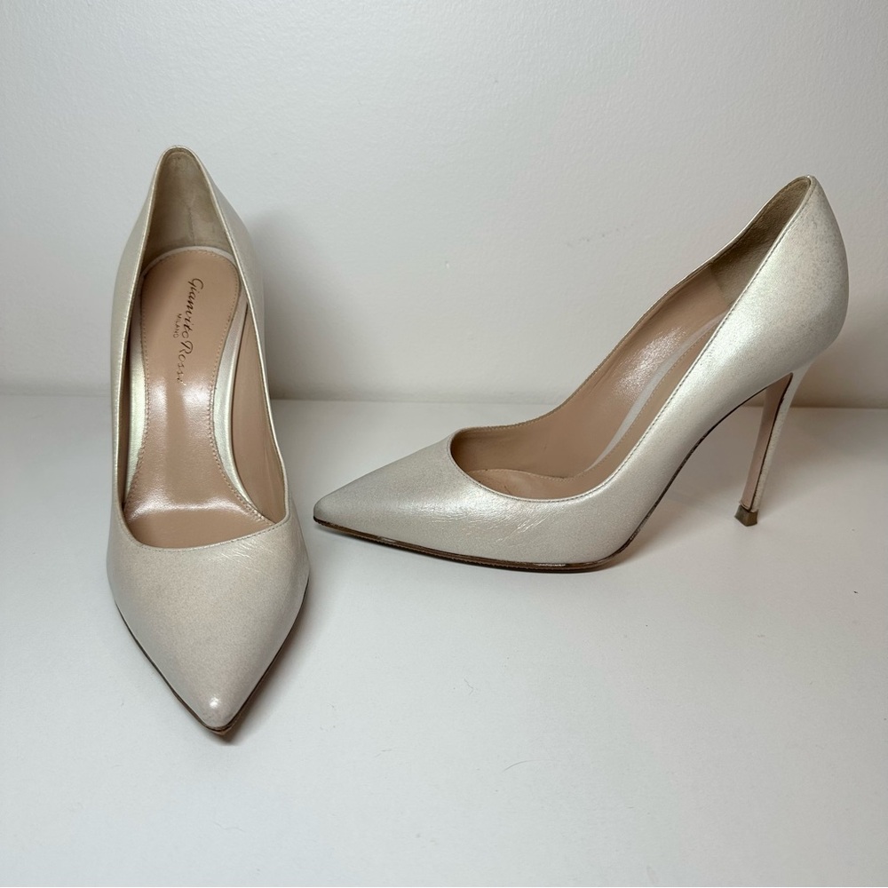 Gianvito Rossi Metallic Pearl Leather Pumps 6.5 / IT 36.5